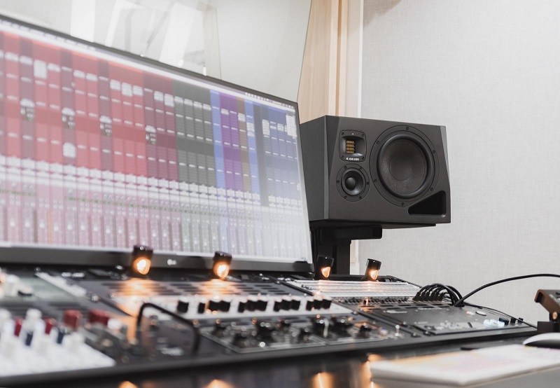 Adam Audio A8H A-B là loa kiểm âm 3 đường tiếng